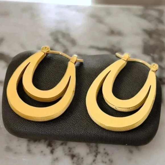 ποΈMinimalist U-Shaped Crescent Moon π Hoop Earrings - 316L Stainless Steel β¨ - Picture 6 of 13